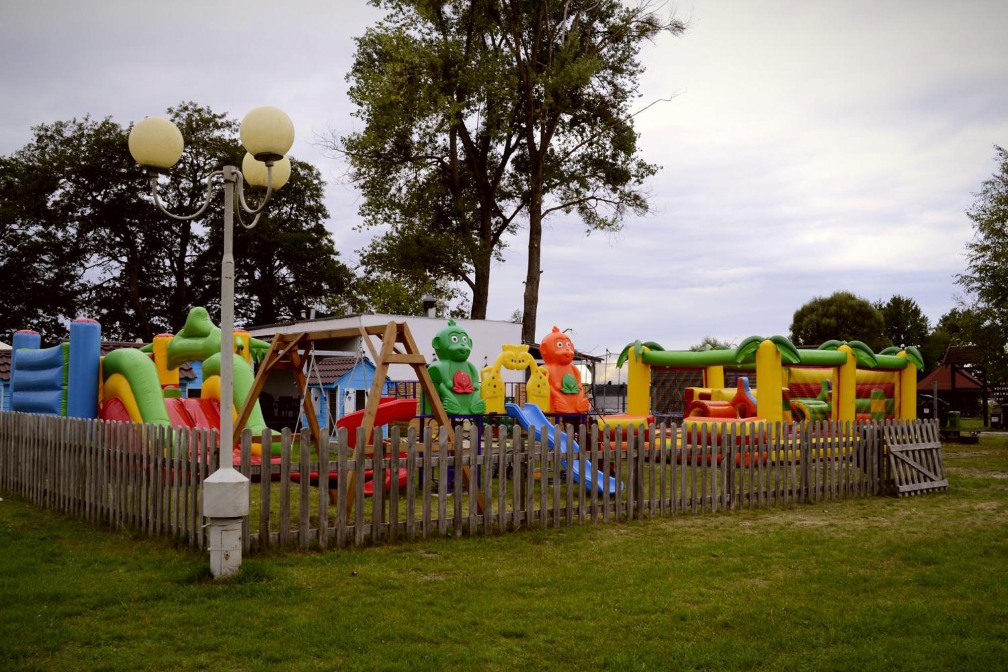 Camping Szczecinek Domy Wypoczynkowe Luaran gambar