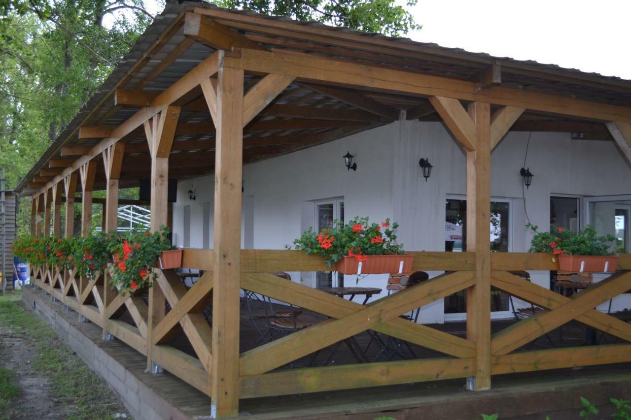 Camping Szczecinek Domy Wypoczynkowe Luaran gambar